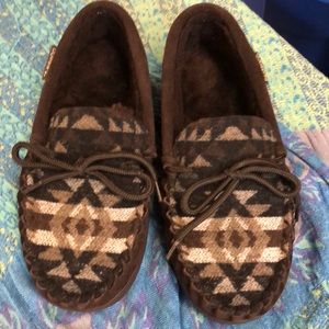 Mens Bear Paw sheerling slippers LIKE NEW